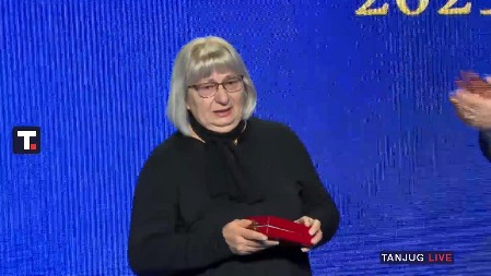 OVO JE BILA NAJPOTRESNIJA SCENA U SALI, ODLIKOVANJE UBIJENOG POLICIJACA PRIMILA MAJKA SA SUZAMA U OČIMA Posthumno odlikovan Nikola Krsmanović (FOTO)