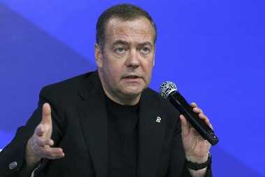 MEDVEDEV ZAKUCAO EVROPU! "EU je zla, nejaka starica koja pokušava da se obuče u mladu i efektnu lepoticu"