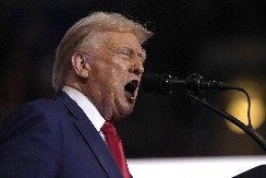 AMERIKA NA NOGAMA! Tramp uzdrmao javnost kontroverznom izjavom: "On govori kao pravi diktator”