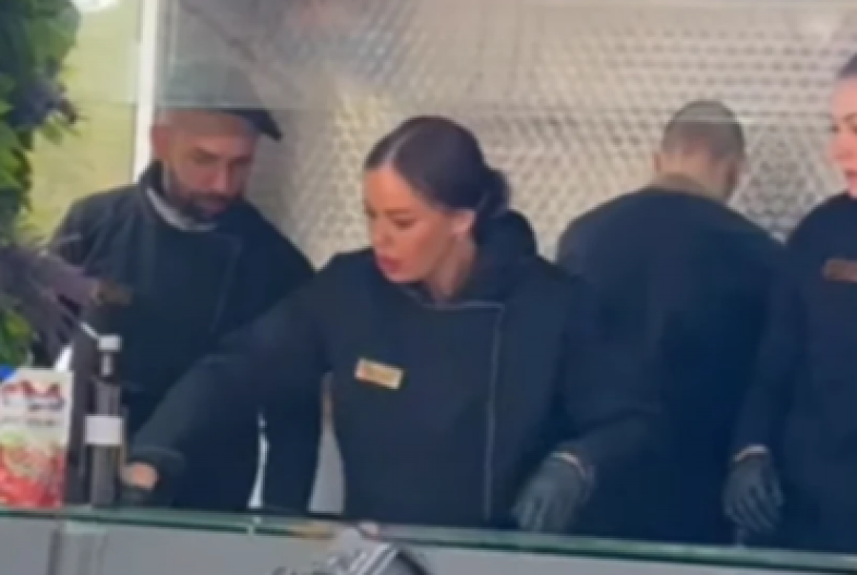 PRODAJE BURGERE NA TEZGI! Ovako zarađuje sestra Bogdane Ražnatović na Zlatiboru, procurila i fotka!