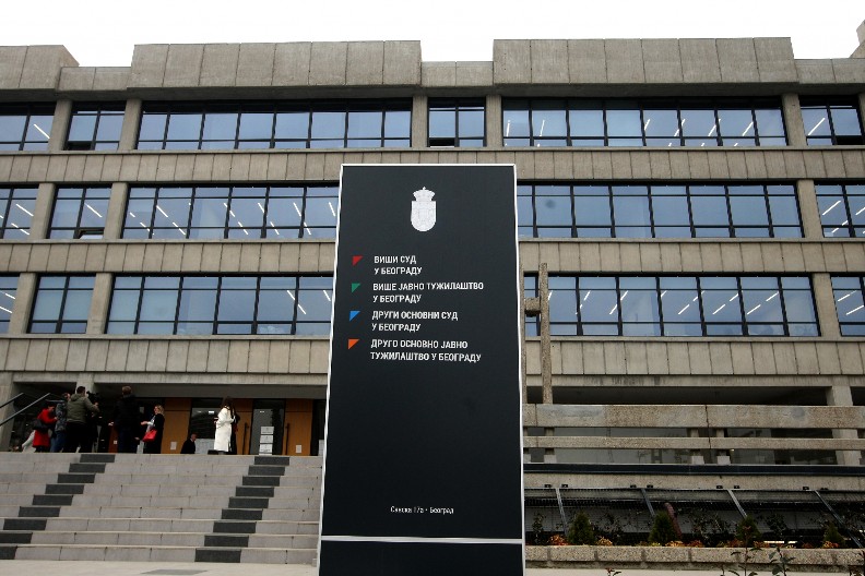 PODNETO JOŠ DESETINE USTAVNIH ŽALBI ZBOG OBUSTAVE RADA OSNOVNIH I SREDNJIH ŠKOLA