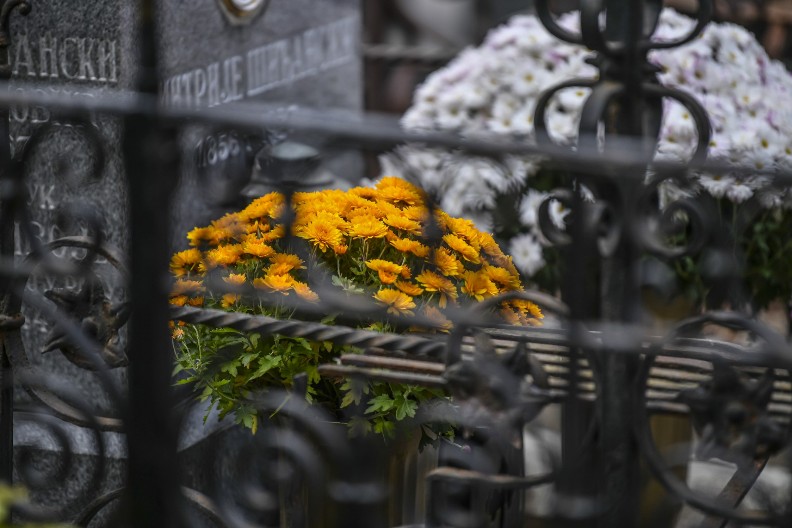 Za Zadušnice, u subotu 22. februara 2025. godine, JKP „Pogrebne usluge“ Beograd, apeluju na građane da za odlazak na groblje, umesto svojih automobila, koriste gradski prevoz