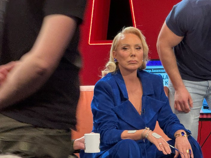 KUĆNA POMOĆNICA NE MOŽE VIŠE DA ĆUTI O LEPOJ BRENI! Godinama je radila kod nje, a sada raskrinkala potpuno šta se dešava u pevačicinom domu!