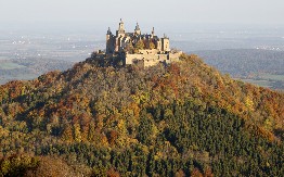 OTKRIJTE ČAROLIJU NAJLEPŠIH DVORACA NA SVETU Top 5 najboljih zamaka koji postoje (FOTO)