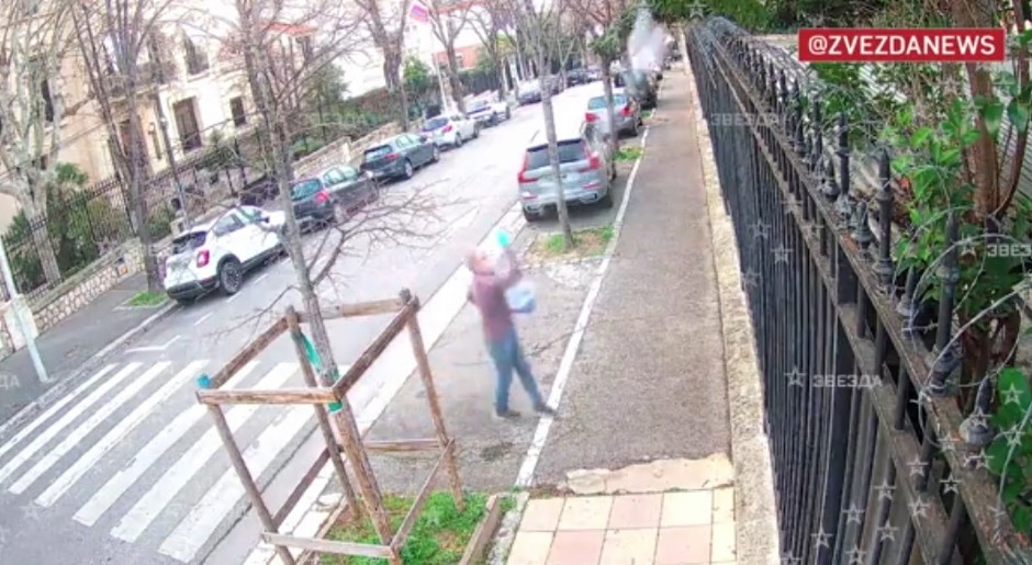 ISPLIVAO SNIMAK! Ruski konzulat napadnut molotovljevim koktelima (VIDEO)