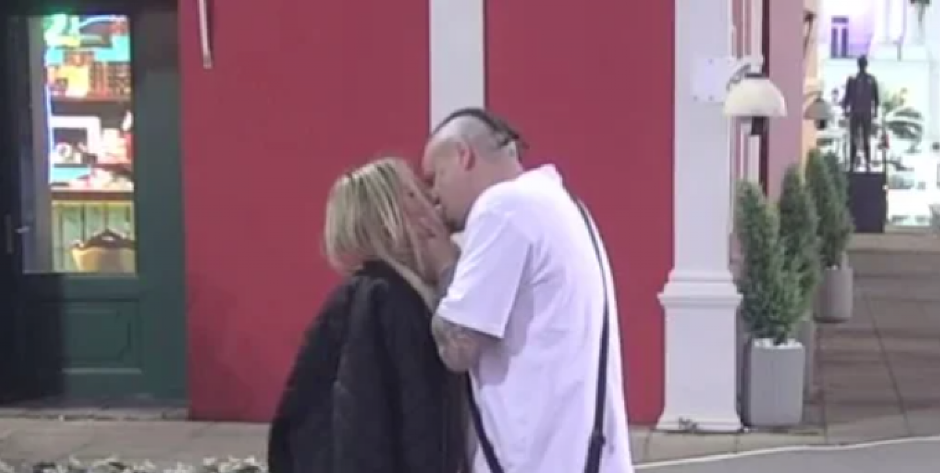 TERZA PRIZNAO DA SE FOLIRAO Pred celom sobom rekao Sofiji da je voli, ne može više da izdrži!