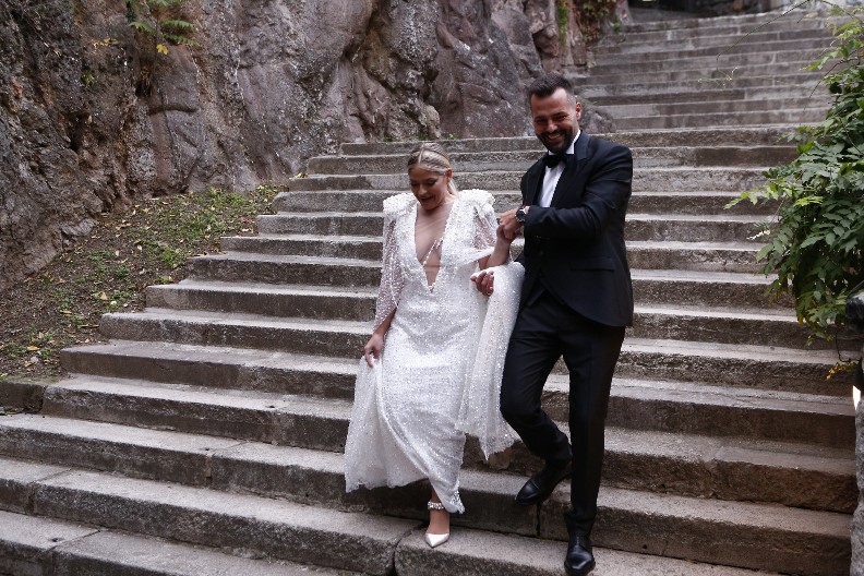 VARAO JE SA DRUGOG TELEFONA! Vanja Mijatović nevernom mužu čitala poruke sa drugim ženama: ''Čačkala sam malo i...''