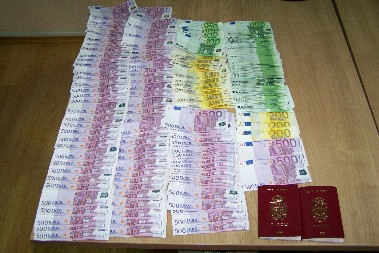 DIREKTOR IZ BEOGRADA POSLE HAPŠENJA OSTAO BEZ KEŠA  Uhvaćen je na granici sa 300.000 evra