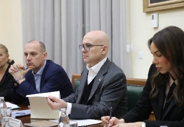 "ZAHVALJUJUĆI DONORSTVU ORGANA, U 2024. SPASENO 44 ŽIVOTA" Premijer Vučević sa predstavnicima "Donorstvo je herojstvo"