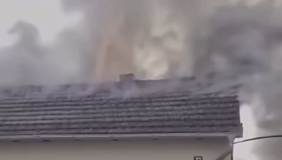 "ZGRABILI SMO DETE I ISTRČALI, MOGLI SMO SAMO DA GLEDAMO KAKO GORI...' Potresna ispovest trudnice iz Josipovca, mlada porodica sve izgubila u požaru