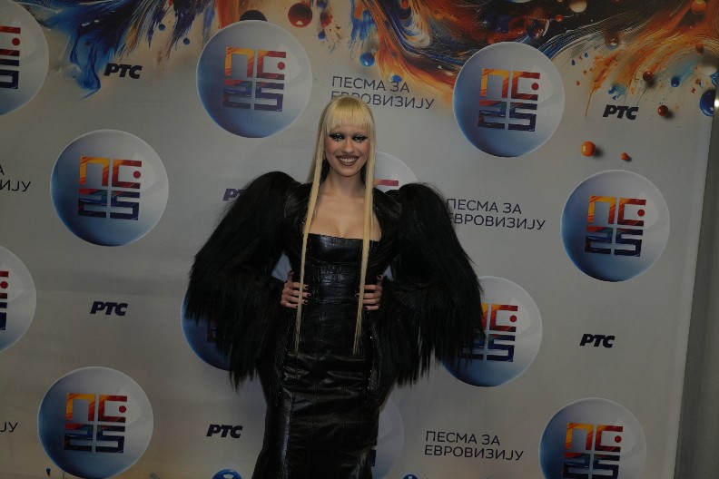 "OSTALA SAM BEZ TEKSTA" Vukayla ne želi da ćuti pred samo finale PZE, otkrila ko joj je poslao poruku!