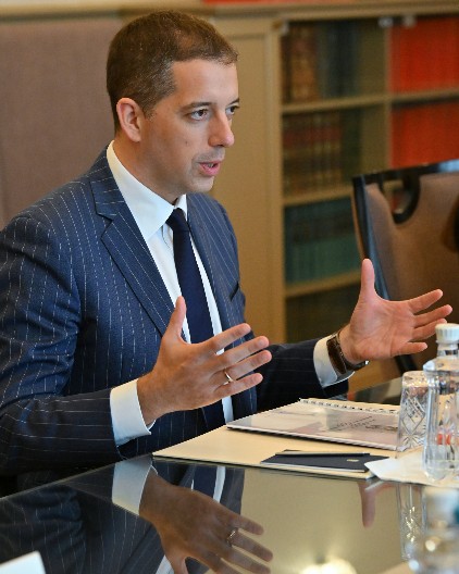 MINISTAR ĐURIĆ: Najoštrije osuđujem sraman i provokativan čin spaljivanja lutke sa likom predsednika Aleksandra Vučića