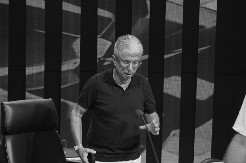 PREKINUTE "ZVEZDE GRANDA" ZBOG SMRTI SAŠE POPOVIĆA To je bio njegov najuspešniji projekat, usledila velika izmena!