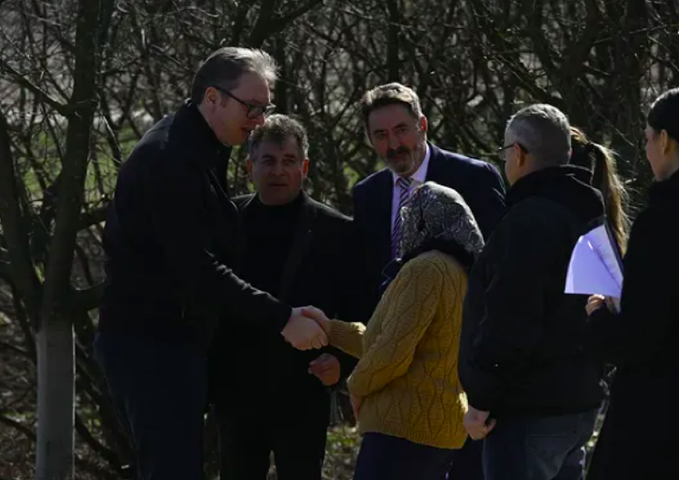 "MNOGO SAM SREĆAN ŠTO SAM POSETIO ZLOT" Vučić: Nisam mogao da odem, a da ne probam livadski med iz ovog kraja (FOTO)