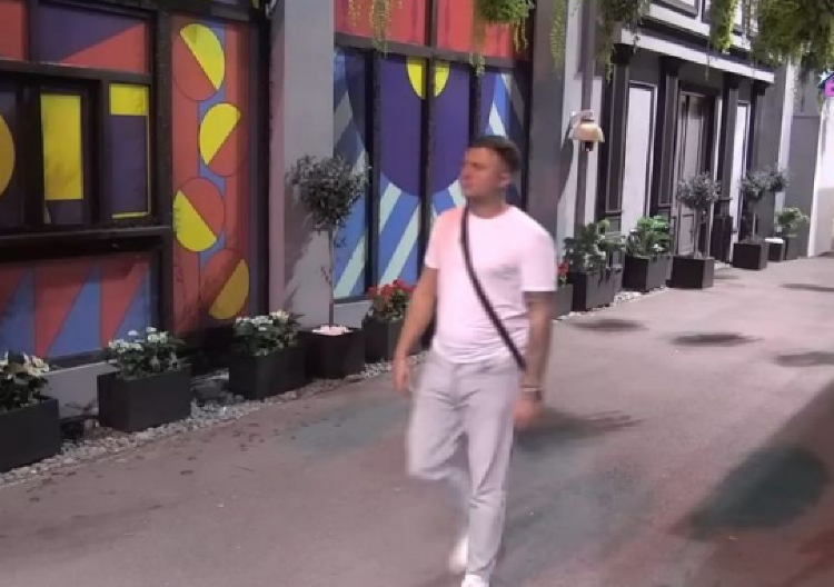 STEFAN KARIĆ NAPUSTIO ELITU! Hitno je izveden sa imanja (VIDEO)