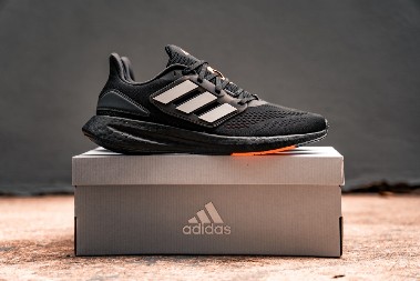 Adidas šokirao Nemce: Zbog krize morali da prekrše i svoja pravila