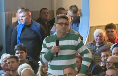 "BIO JE DISCIPLINOVANIJI VOJNIK" Predsednik Vučić u Kovačici sreo druga iz vojske