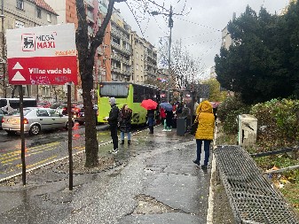 POPALJENI ALARMI U POLA SRBIJE Pljušti širom zemlje, a evo gde je moguća GRMLJAVINA