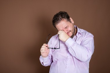 DOBIO POSAO IZ SNOVA, ALI ŠEF MU JE DAO JEDAN NEOČEKIVAN ZADATAK Ono što je tada otkrio o svom ocu, pamtiće dok je živ!