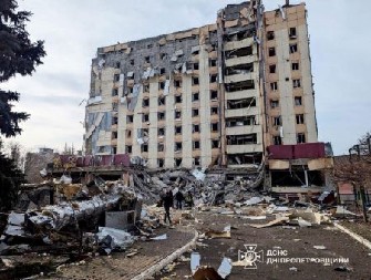 U NAPADU NA RODNI GRAD ZELENSKOG POGINULA ŽENA Povređeno više osoba, bukte požari u Dnjepru (FOTO, VIDEO)