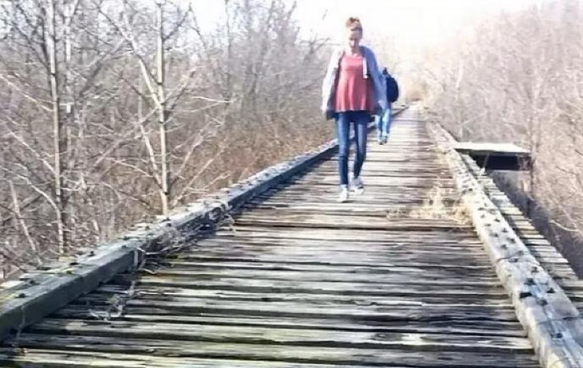 JEZIVI ZVUCI STRAHA: Snimak ubistva drugarica konačno je objavljen, a istina je srceparajuća! (VIDEO)