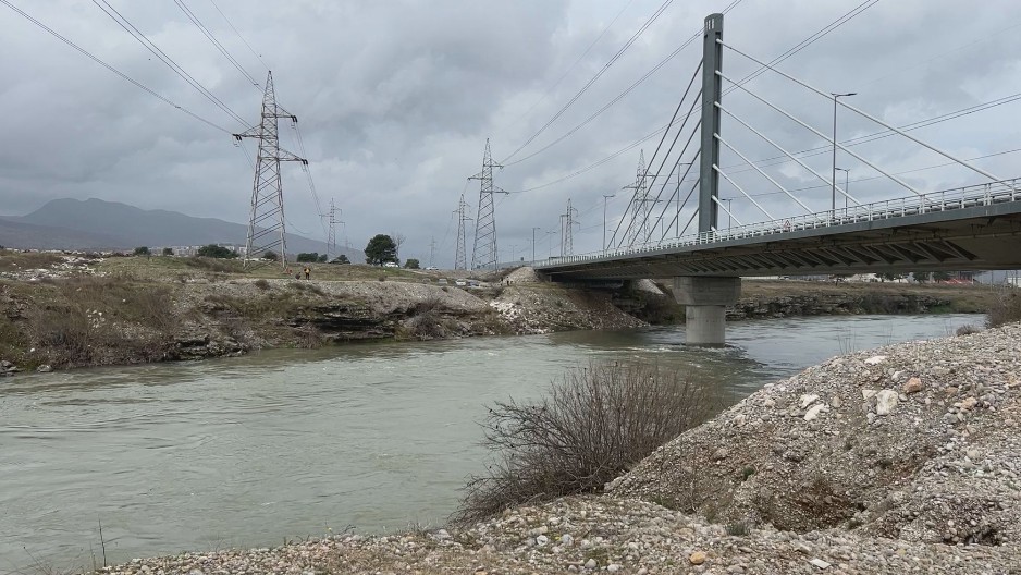 OTEŽANA POTRAGA ZA NESTALOM IVANOM I NJENIM SINOM: Nivo Morače porastao, uključili se timovi iz Kotora i Nikšića
