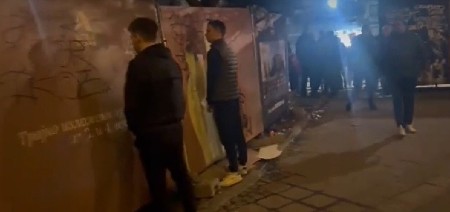 SRAMOTNO! Blokaderi URINIRAJU po gradu (VIDEO)