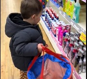 „ŽELIMO DA VIDIMO TATINU REAKCIJU“ Mama je rekla sinu da odabere tati rođendanski poklon, dečak nasmejao 1,5 milion ljudi!