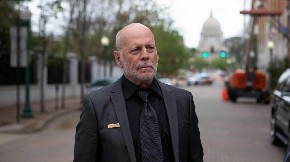 ĆERKA BRUSA VILISA OTKRILA NOVE DETALJE NJEGOVE TEŠKE BORBE SA BOLEŠĆU  Evo u kakvom stanju se trenutno nalazi filmska legenda