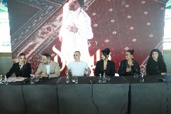 SPOT JE KOŠTAO ZDRAVLJA Pevačica zadobila ozbiljne povrede, visila na plafonu, a onda se desio užas: "Još sam na terapijama"