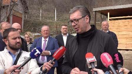 NEMOJTE DA SMETNETE SA UMA - TO JE REZULTAT OBOJENE REVOLUCIJE! Vučić: Rešili su nasiljem da se dočepaju vlasti (FOTO/VIDEO)