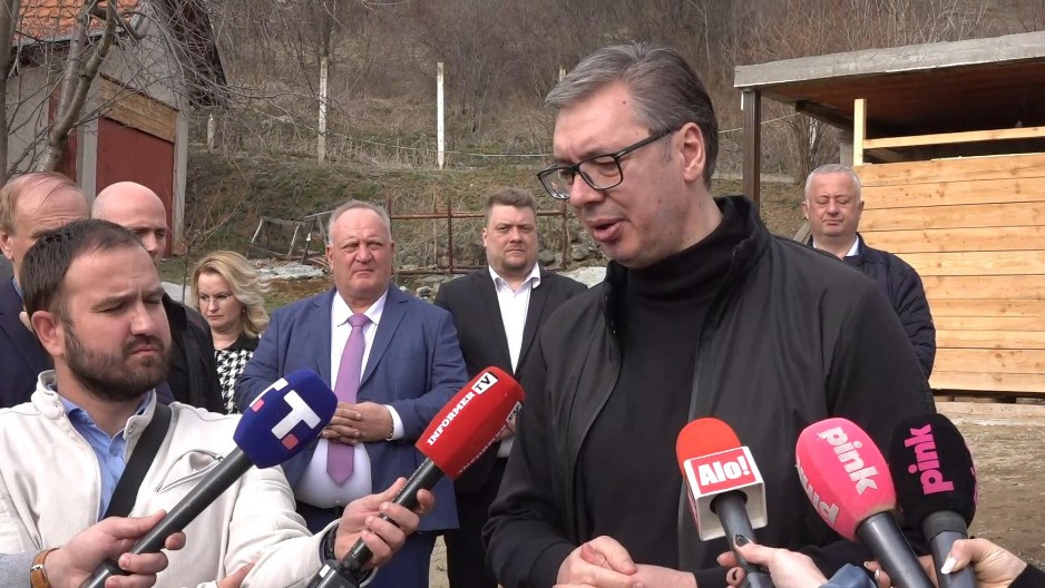 NEMOJTE DA SMETNETE SA UMA - TO JE REZULTAT OBOJENE REVOLUCIJE! Vučić: Rešili su nasiljem da se dočepaju vlasti (FOTO/VIDEO)