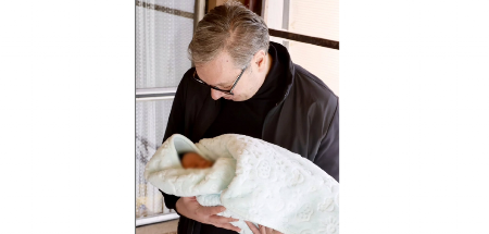 ŽIV BIO, SUNCE MALO! Predsednik Srbije prigrlio malog Željka, pa poslao divnu poruku (FOTO)