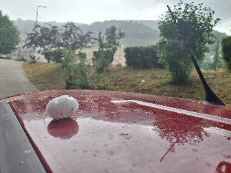 GRAD SE SRUČIO NA ZAGREB Udarilo jako nevreme, a tek im stižu obilne padavine