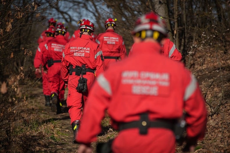 DRAMATIČNA POTRAGA U SRBIJI SE NASTAVLJA!  Policija i GSS na nogama, češljaju teren na Žagubici!
