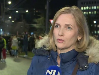 JEZIVO! Profesorka UNIVERZITETA U NIŠU, IRENA LJUBOMIROVIĆ, PRETI NASILJEM POLITIČKIM NEISTOMIŠLJENICIMA: Juriće ih do Naisa!