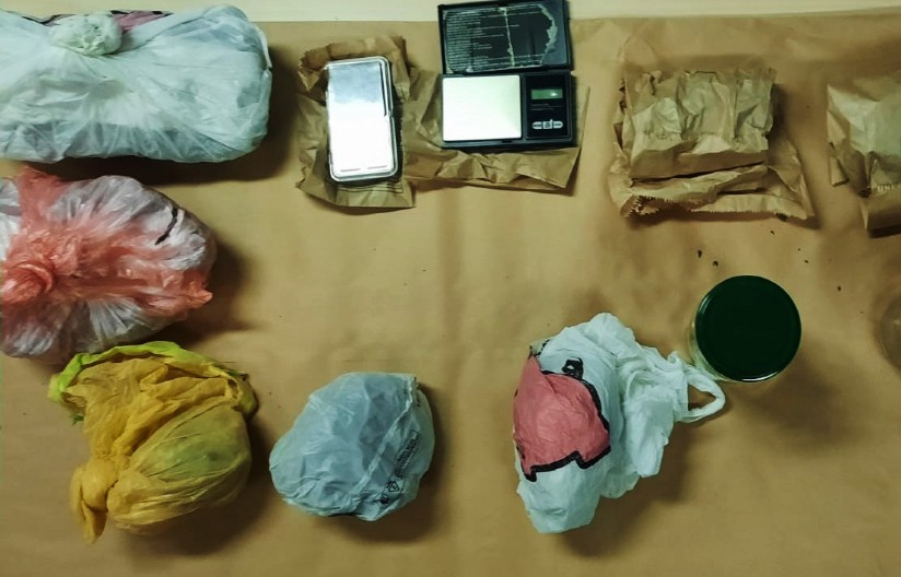 DOLIJAO DILER U NOVOM SADU  Policija mu pronašla skoro kilogram marihuane