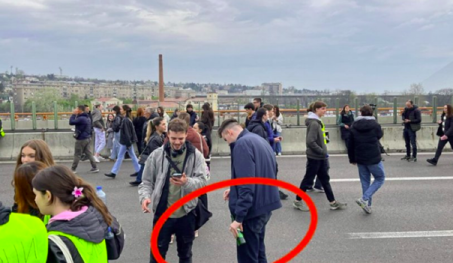 BAHATOST MALOLETNIKA Terorišu ceo grad i Srbiju da bi ispijali pivo na auto-putu (FOTO)