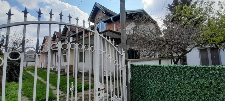 OBIŠLI SMO KUĆU ZORANA MARJANOVIĆA Evo šta se tamo dešava (FOTO/VIDEO)