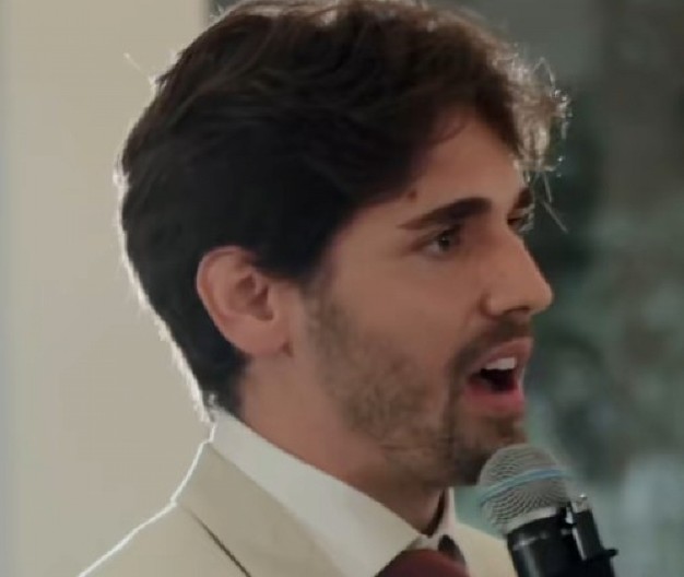 MLADA NA SVADBI PREBLEDELA KAO KREČ Kum ustao da održi govor, u 2 rečenice upropastio čitavo slavlje! (VIDEO)