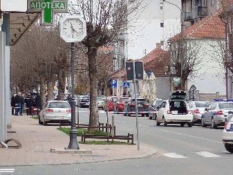 PRVE SLIKE SA MESTA GDE JE MUŠKARAC POKUŠAO SAMOUBISTVO U KOSJERIĆU Oteo policajki pištolj, pa pucao sebi u glavu