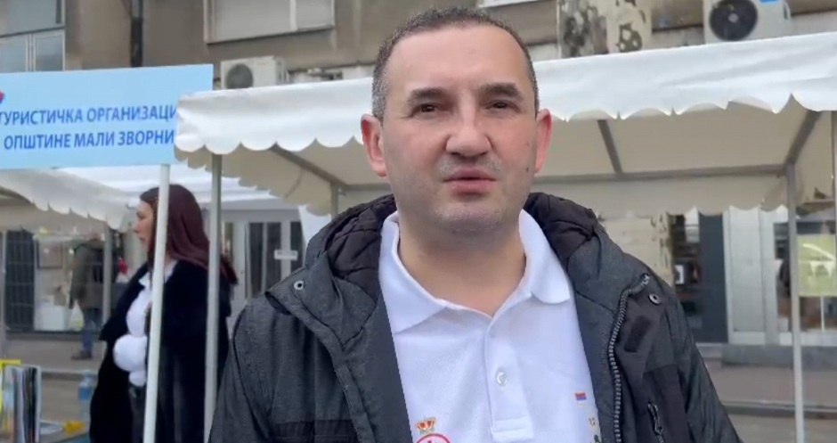 SRĐAN JOVANOVIĆ IZ MALOG ZVORNIKA PORUČIO: Došli smo da pokažemo podršku predsedniku Vučiću