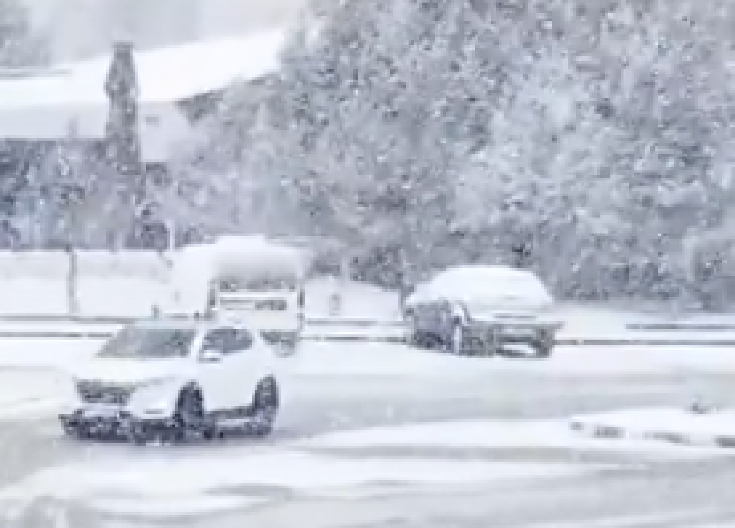 TURCI ZAVEJANI MEĆAVOM! Pao im sneg u aprilu, u prestonici zatvorene škole (VIDEO)