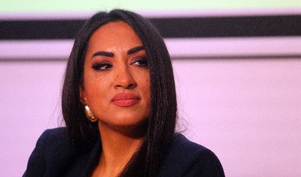 "UČITELJ JE ZBIJAO ŠALE NA RAČUN MOJE BOJE" Zejna trpela stravično nasilje jer je Romkinja: "Deca su me izbegavala"