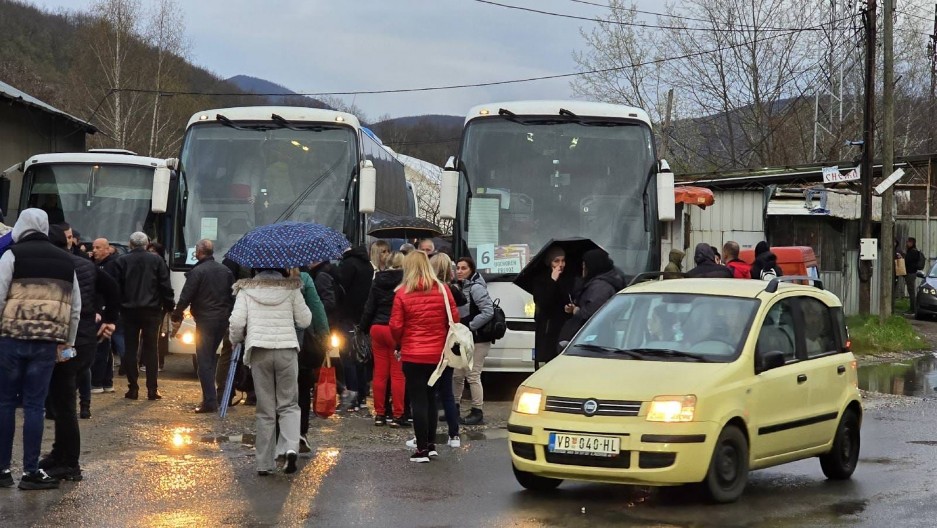SRBI SA KiM KRENULI RANO UJUTRU ZA BEOGRAD Imaju samo jednu želju - da podrže Vučića!