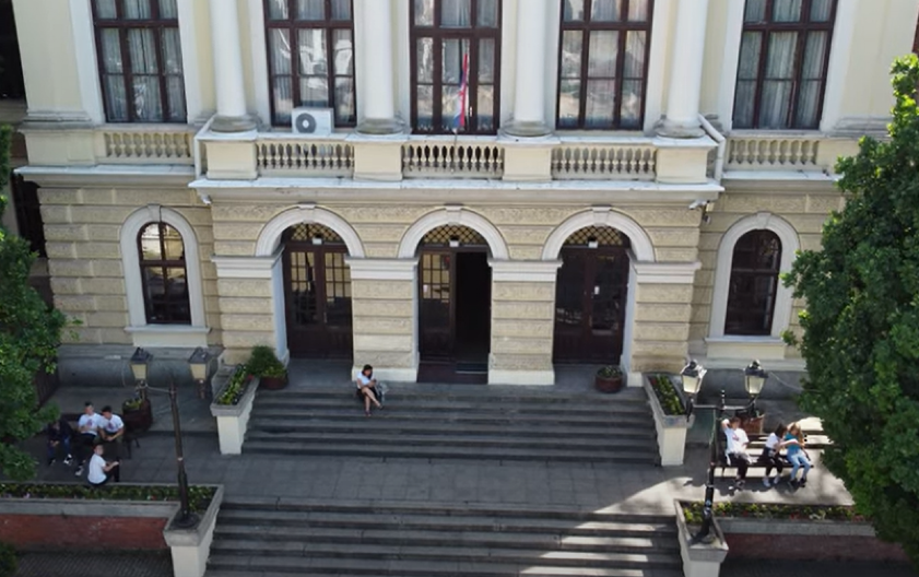 ODLUKA VEĆINE, VRAĆAJU SE U KLUPE Maturanti Prve kragujevačke gimnazije od sutra u školi!