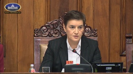 "NIJEDNA ŽENA NE BI SMELA DA BUDE IZLOŽENA OVAKO NEČEMU" Brnabić o vređanju, targetiranju i napade na novinarku RTS