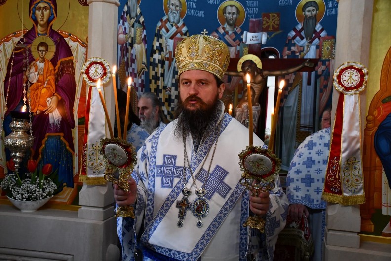 "PATRIJARHA BI DA PROVUKU KROZ BLATO" Vladika Sergije: Naše vreme je doba obmane, jer stvarnost se ne događa, već medijski kreira