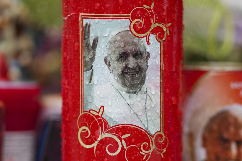 "BIO U DOSLUHU SA ČETNIČKOM SPC, NIJE VREDAN HRVATSKE SUZE" Ovako se nedeljnik iz Zagreba oprašta od pape Franje "Gorak ukus oko kanonizacije blaženog Stepinca"