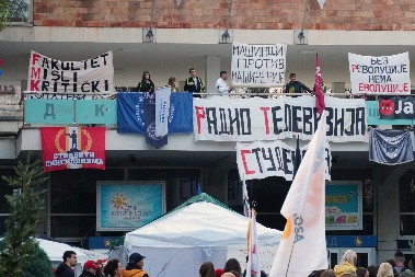 PALO PRIZNANJE NA OPOZICIONOJ TELEVIZIJI Isti ljudi blokiraju RTS i maltretiraju građane (VIDEO)